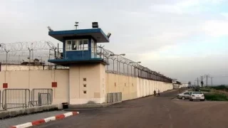 هيئة الأسرى: عقوبات جماعية في سجن أيلون والأسير محمد نايفة يشرع بإضراب مفتوح عن الطعام