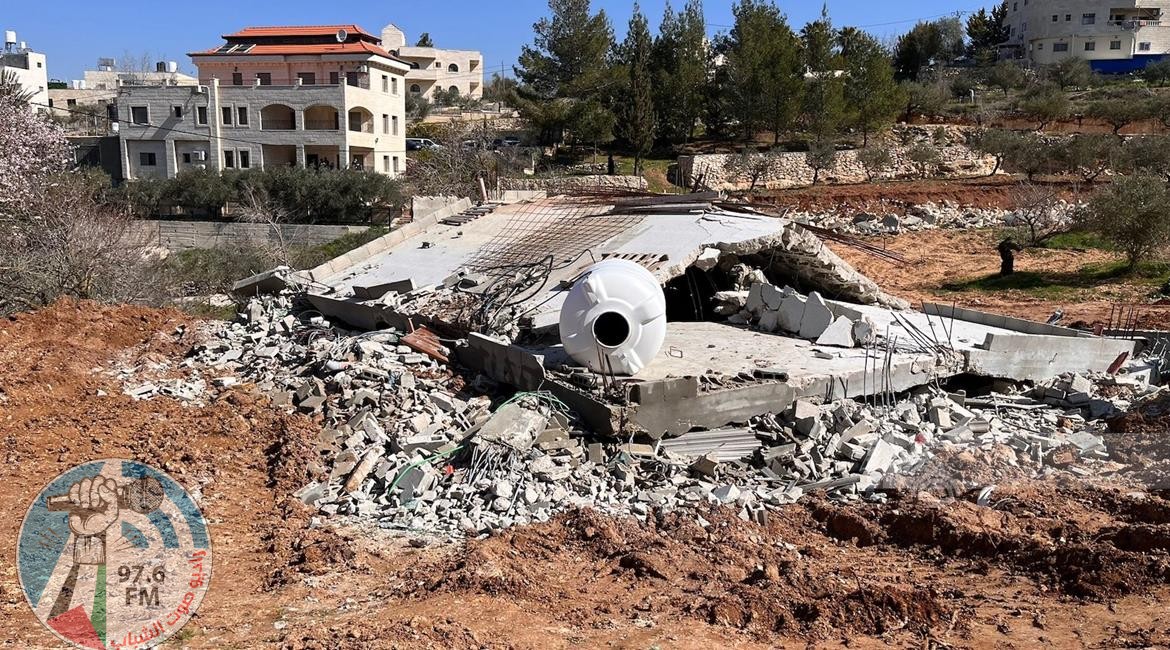 الاحتلال يهدم منزلا في قرية الولجة