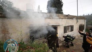 مستوطنون يحرقون منزلا مأهولا في سنجل شمال رام الله