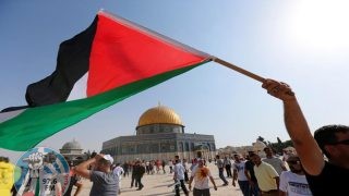 العلم الفلسطيني في الأقصى