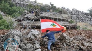 لبنانيون يحتجون على أعمال للجيش الإسرائيلي في نقطة حدودية بجنوب لبنان