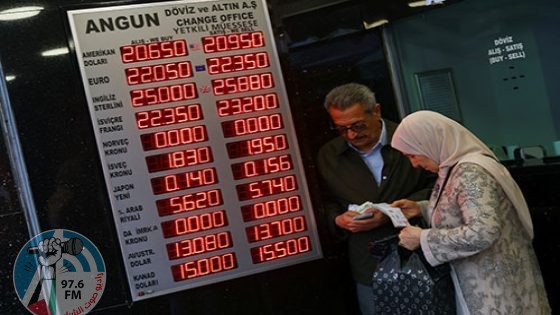 الليرة التركية تواصل الهبوط رغم رفع الفائدة