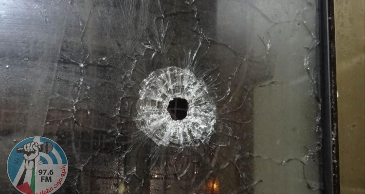 الاحتلال يطلق الرصاص صوب منزل في بيت امر