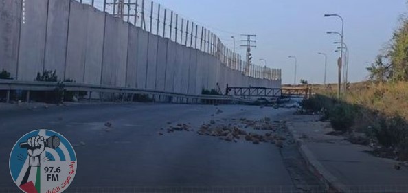 الاحتلال يغلق البوابة الحديدية المؤدية لمخيم الجلزون