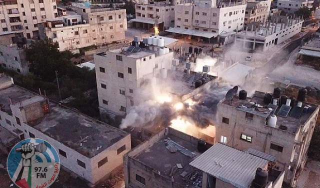 الاحتلال ينفذ عدوانا على مخيم بلاط: إصابات وتفجير منزل ومقر لحركة فتح