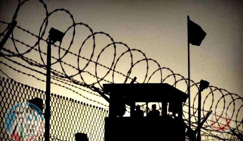 أربعة معتقلين يواصلون إضرابهم عن الطعام في سجون الاحتلال