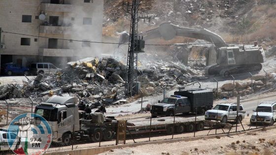الاحتلال يهدم منزلا ومصنع طوب وجدرانا استنادية في بدو شمال غرب القدس