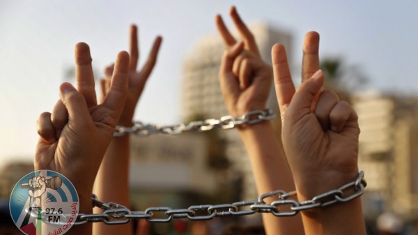 13 أسيرا يواصلون إضرابهم المفتوح عن الطعام رفضا لاعتقالهم الاداري