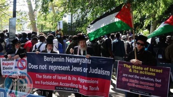 حاخامات يهود يتظاهرون في نيويورك احتجاجا على لقاء نتنياهو بالرئيس بايدن