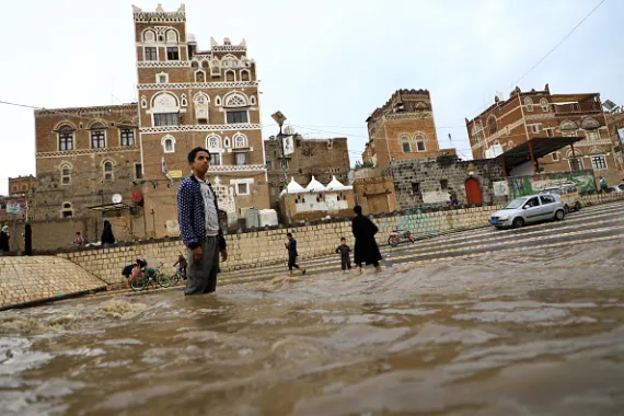 صواعق رعدية وسيول في اليمن