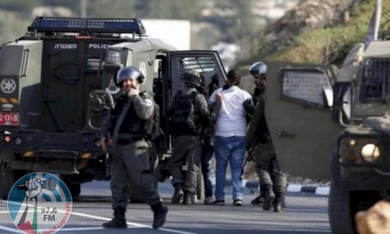الاحتلال يعتقل 10 مواطنين من محافظة الخليل