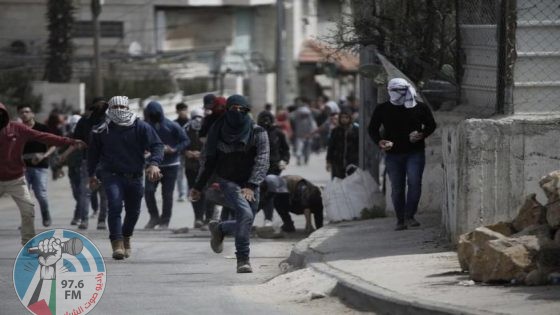 إصابات واعتقال فتى بمواجهات مع الاحتلال في مخيم العروب شمال الخليل