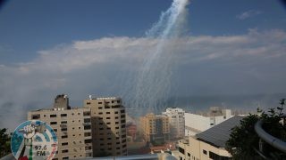 الاحتلال يقصف ميناء الصيادين غرب غزة بالصواريخ وقذائف الفسفور الأبيض