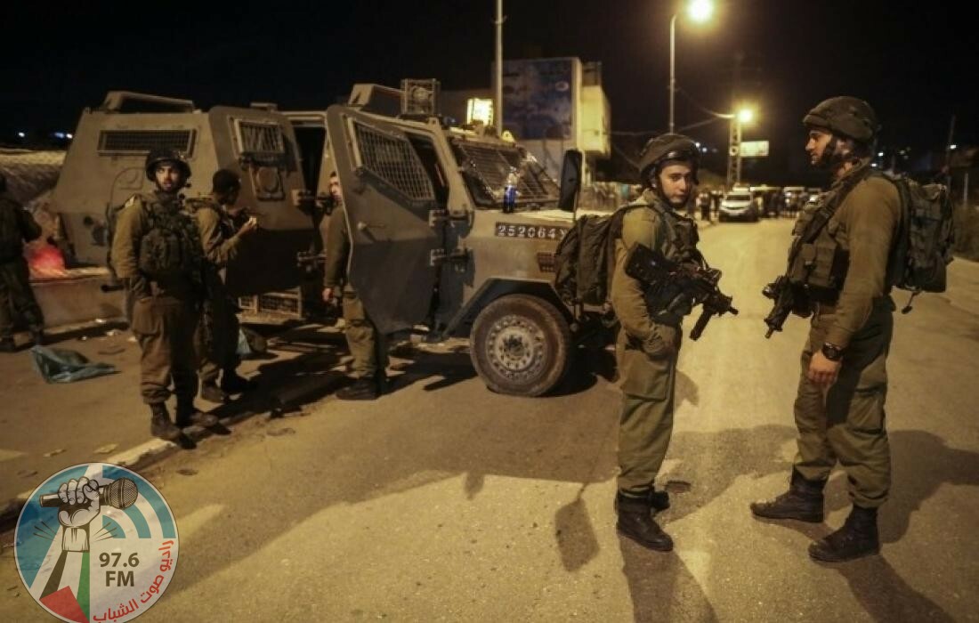 قوات الاحتلال تعتقل 15 مواطنا من الخليل