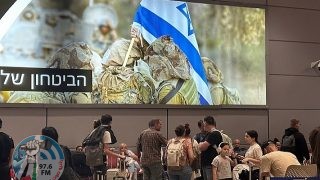 10 دول تبدأ بإجلاء رعاياها من إسرائيل