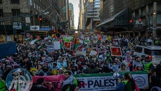الآلاف يتظاهرون في نيويورك