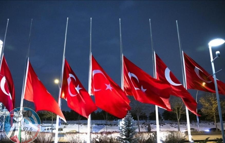 تركيا تنكس اعلامها