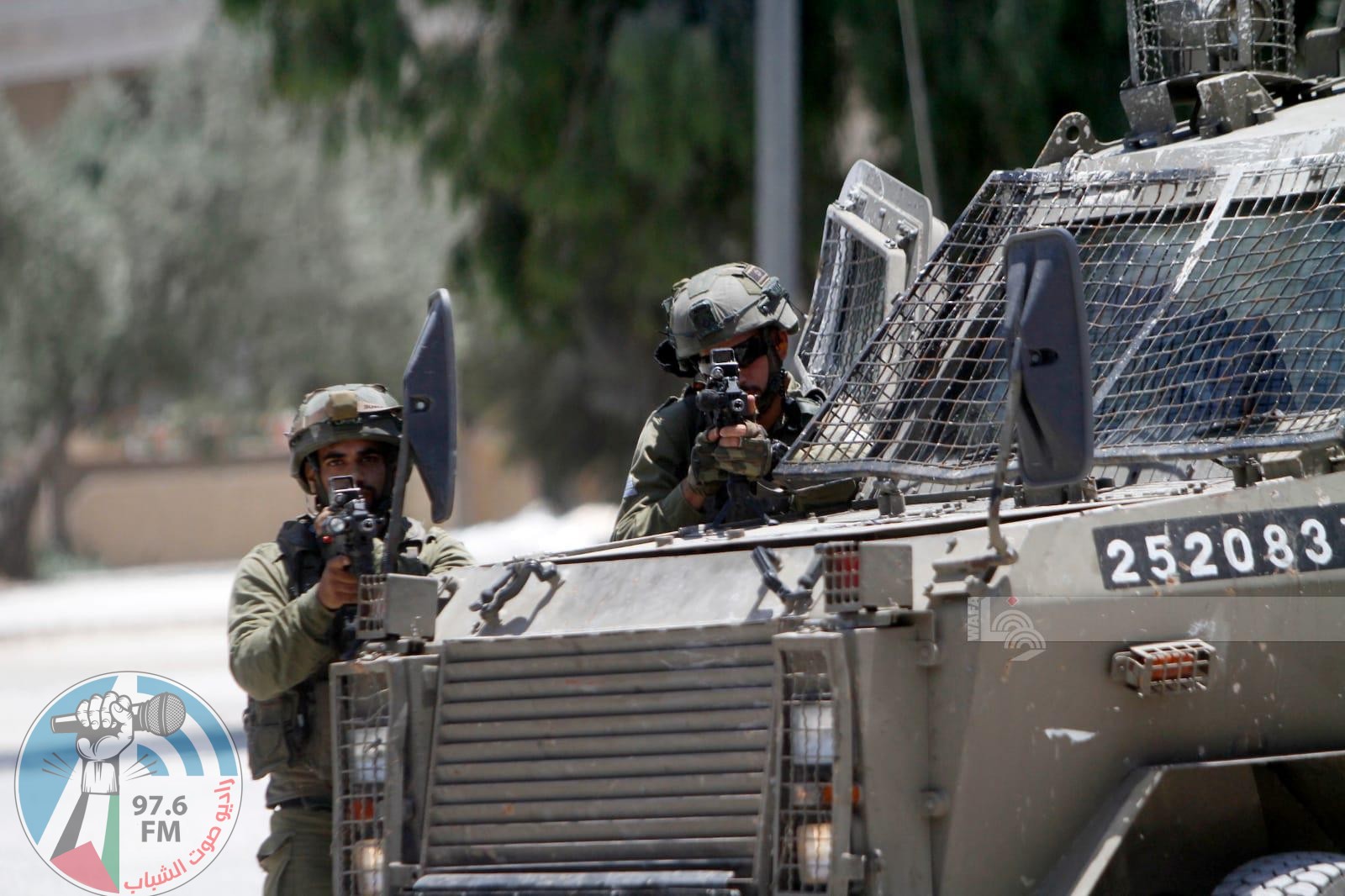 الاحتلال يصيب مواطنا بالرصاص ويعتقل تسعة آخرين في يطا
