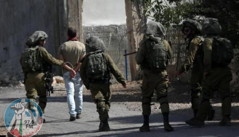الاحتلال يعتقل ثلاثة مواطنين من بلدة صيدا شمال طولكرم