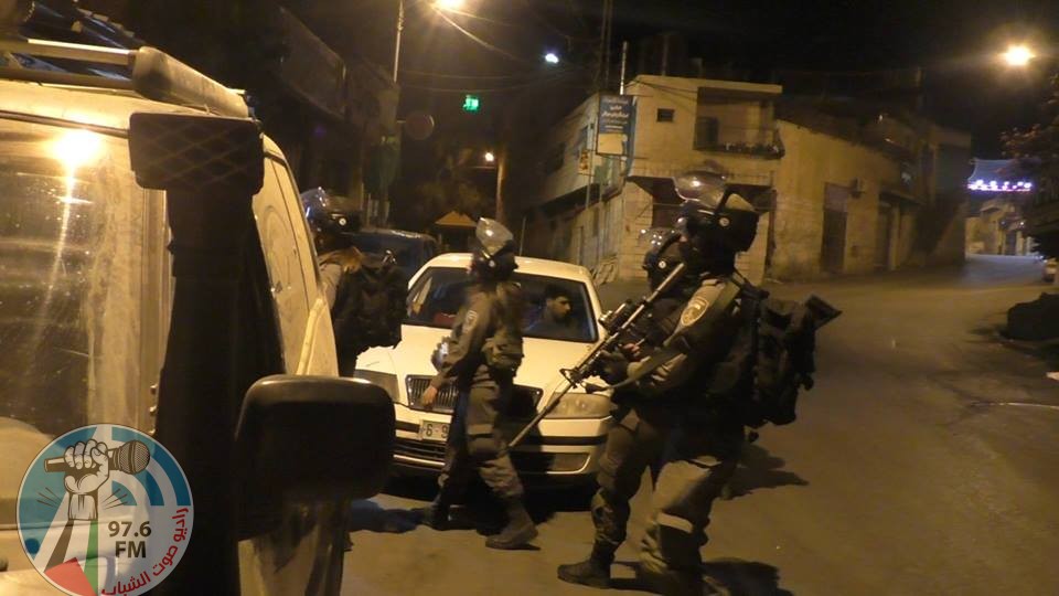 الاحتلال يعتقل 28 مواطنا من الضفة