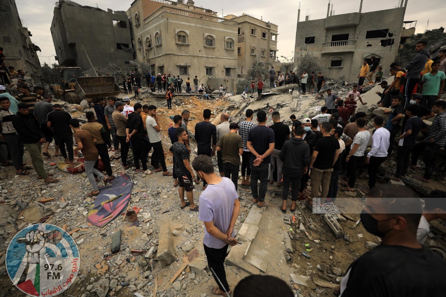 10 شهداء وعدد من الاصابات في قصف اسرائيلي لمنزلين في خان يونس