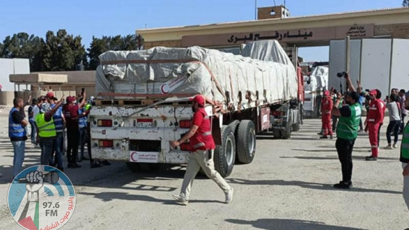 الهلال الأحمر: أدخلنا 233 شاحنة مساعدات لقطاع غزة حتى الثلاثاء