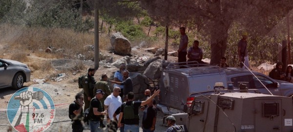 الاحتلال يعتقل مواطنين ويستولي على مركبتيهما جنوب الخليل