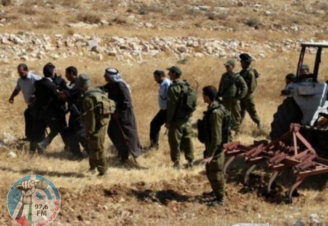 الاحتلال يمنع المزارعين من قطف ثمار الزيتون في زبوبا غرب جنين