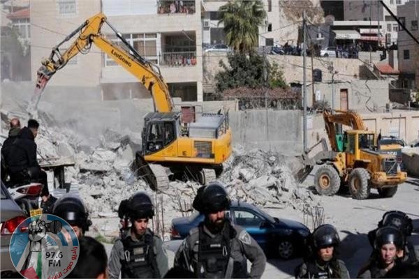 الاحتلال يهدم بناية سكنية في راس العمود ويشرد 4 عائلات