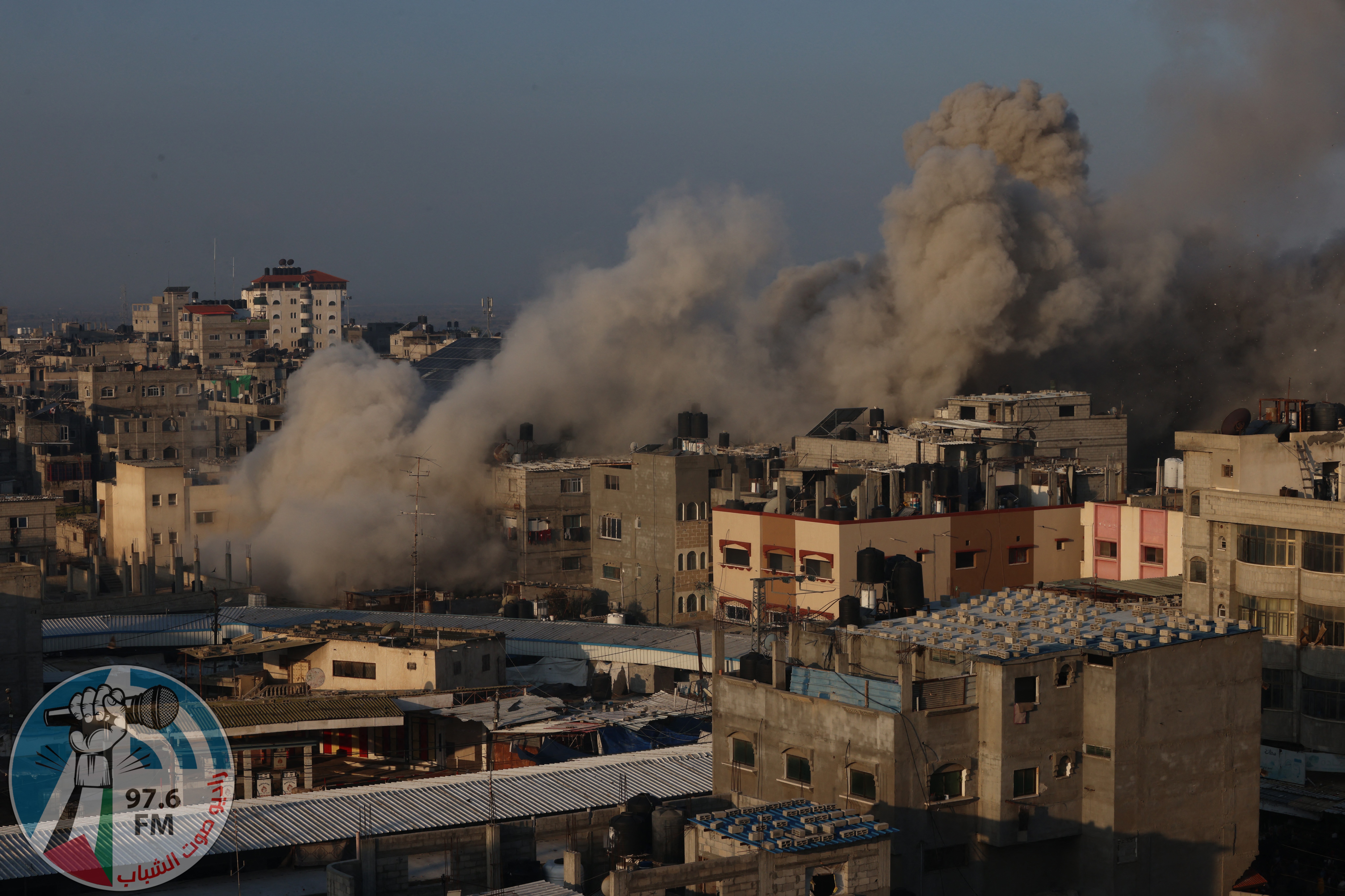 استشهاد مواطنين في قصف استهدف منزلا في المغراقة وسط قطاع غزة
