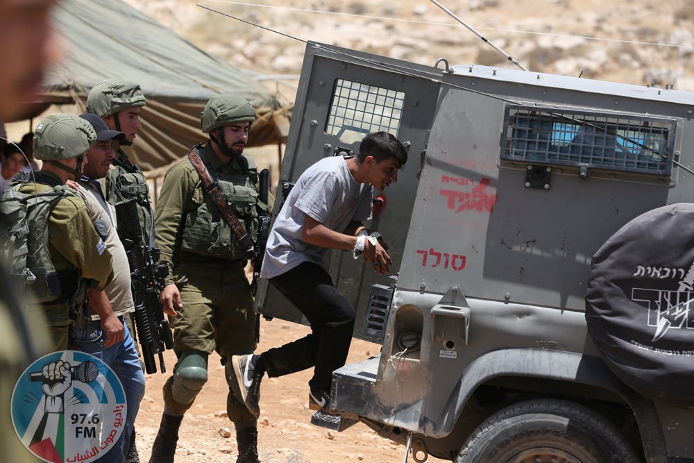 الاحتلال يعتقل 18 مواطنا من الضفة بينم طفل