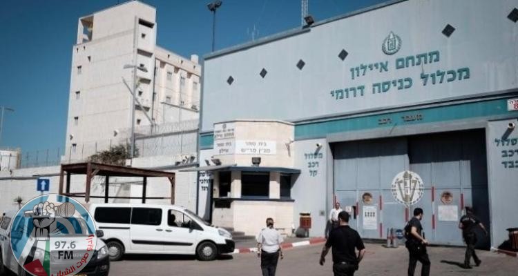 ادارة سجون الاحتلال تشدد من اجراءاتها بحق الاسرى في “عيادة الرملة”