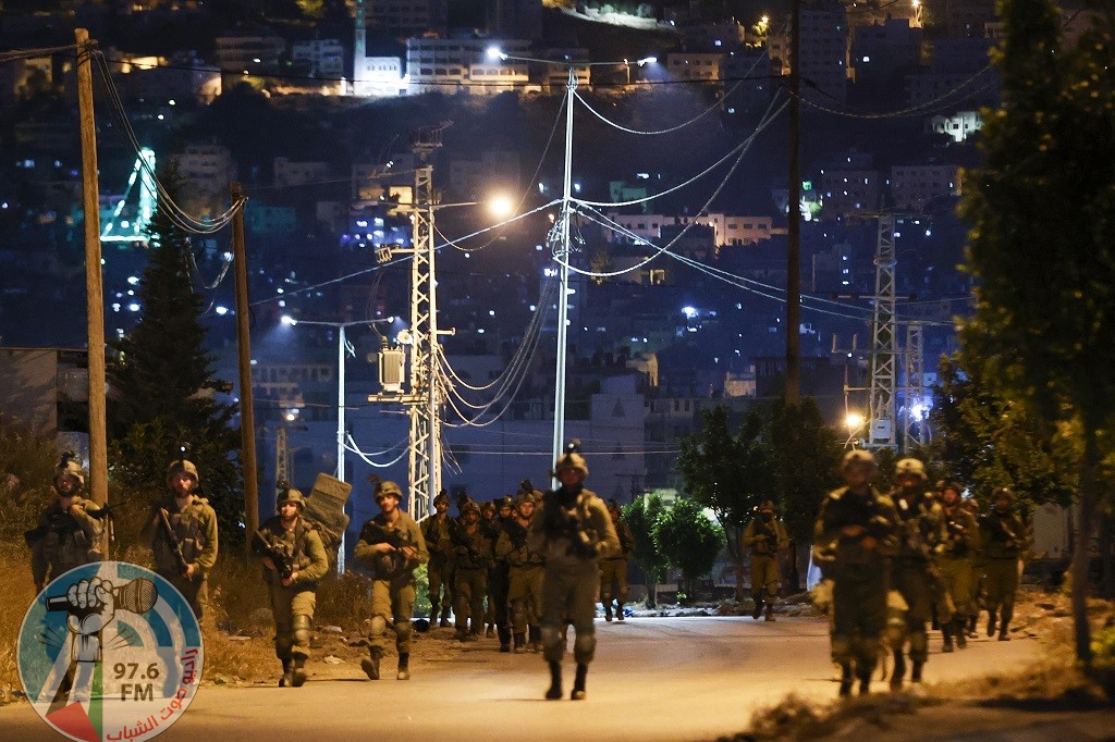 اصابة شاب خلال اقتحام قوات الاحتلال مدينة نابلس وسط مواجهات "عنيفة"