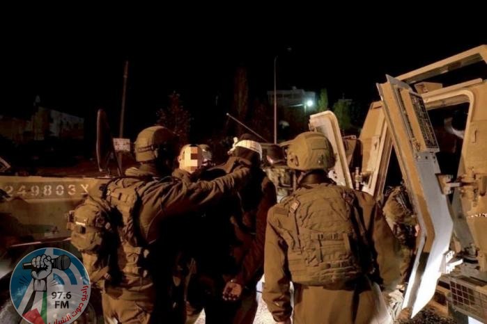 الاحتلال يعتقل والدة الشهيد أحمد عليان وشابا آخر من القدس