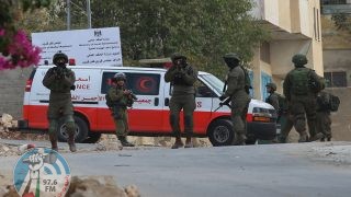 الاحتلال يعتقل ثلاثة مواطنين من مخيم عين السلطان بينهم مصاب