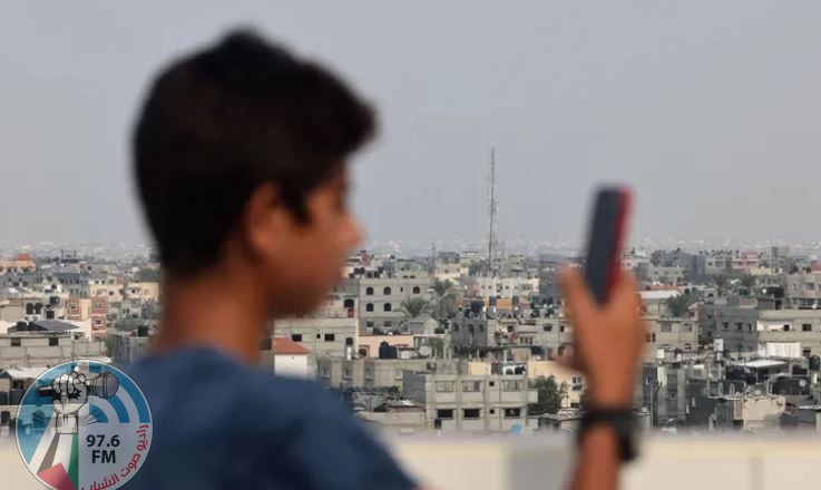 عودة الاتصالات الخليوية تدريجيا إلى مناطق في قطاع غزة