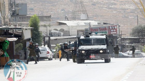الاحتلال يشدد من اجراءاته العسكرية ويغلق طرقا رئيسية بين بلدات ومدينة الخليل