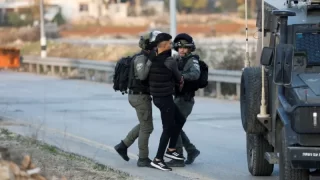 الاحتلال يعتقل 27 مواطنا من الضفة بينهم مصور وكالة “وفا”