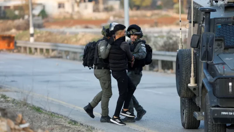 الاحتلال يعتقل 27 مواطنا من الضفة بينهم مصور وكالة “وفا”