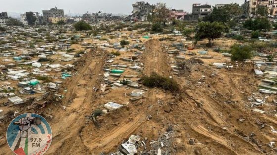 الاحتلال يدنس مقابر في خان يونس جنوب قطاع غزة