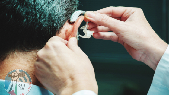 ارتداء سماعات الأذن قد يساعد على درء خطر حالة مهددة للحياة