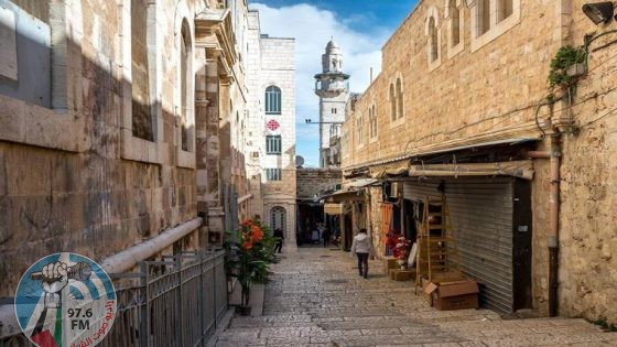 بلدية الاحتلال في القدس تفرض غرامات مالية على تجار في عناتا