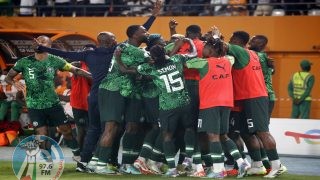 نيجيريا تتخطى الكاميرون وتضرب موعدا مع أنغولا في ربع نهائي كأس إفريقيا