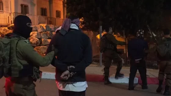 الاحتلال يعتقل 5 مواطنين من بني نعيم وسعير ومخيم العروب