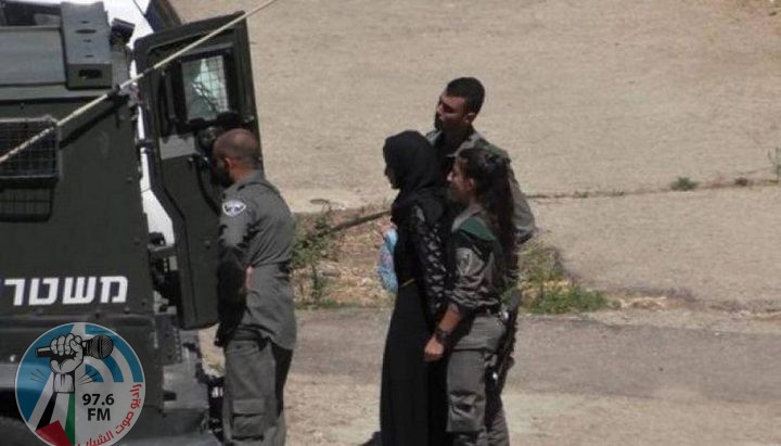 الاحتلال يعتقل فتاة من العوجا