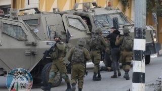 الاحتلال يعتقل 10 مواطنين من الخليل بينهم طفل