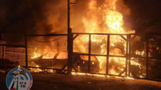 مستوطنون يحرقون غرفة زراعية في ظهر العبد جنوب غرب جنين