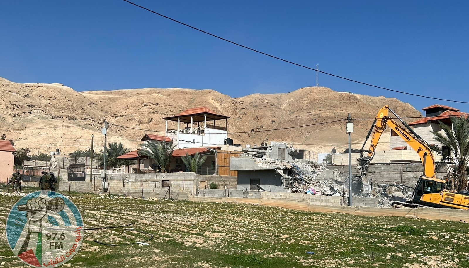 الاحتلال يهدم منزلا وبركسين في الديوك التحتا غرب أريحا