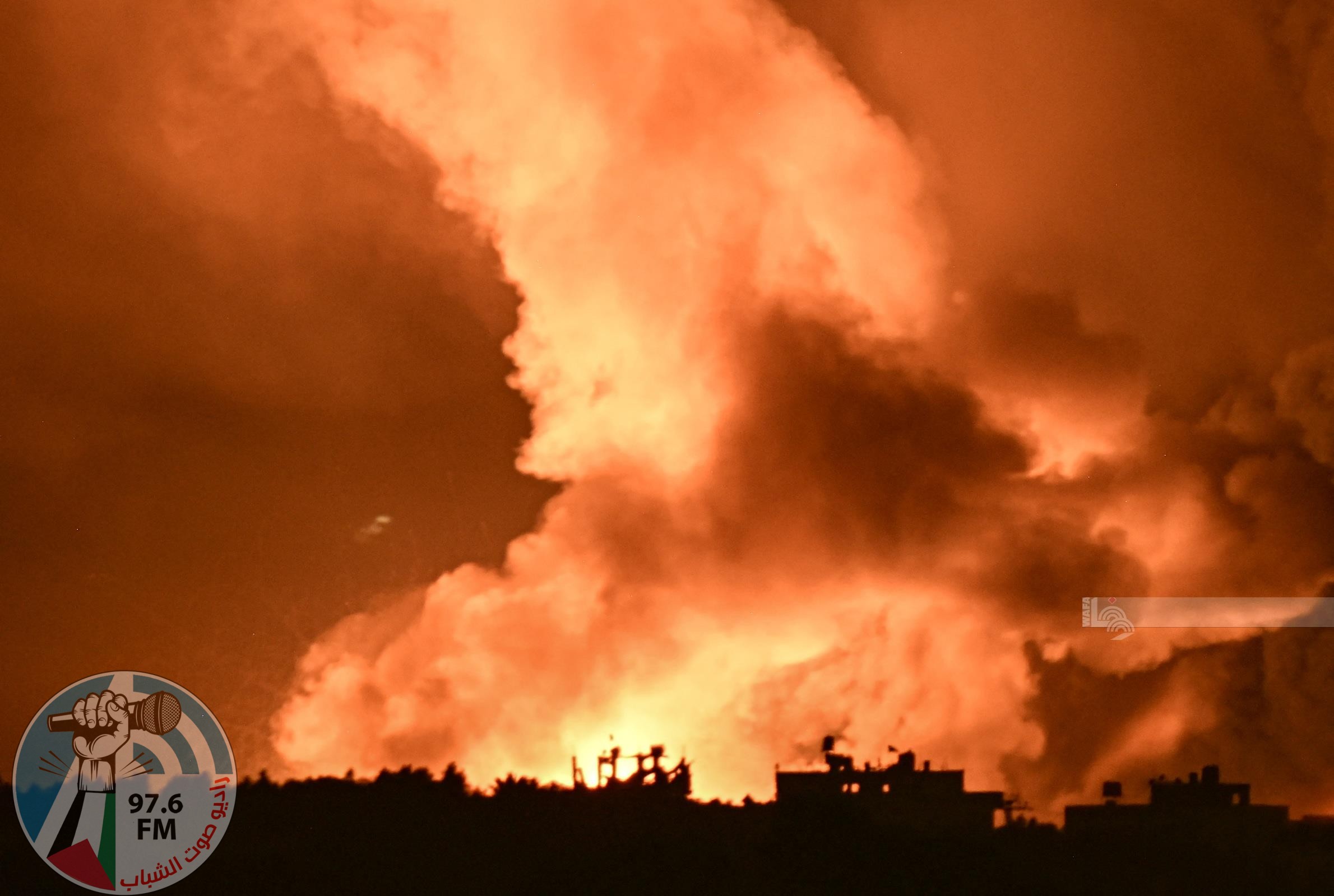 27 شهيدا معظمهم من النازحين في قصف على مخيم النصيرات وسط قطاع غزة