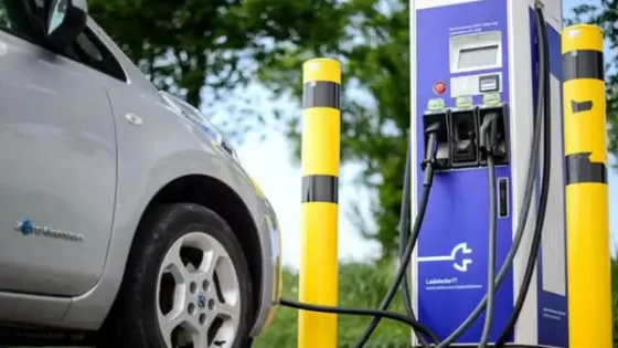 مقارنة بين سيارة الكهرباء والغاز.. دراسة تكشف نتائج "صادمة"